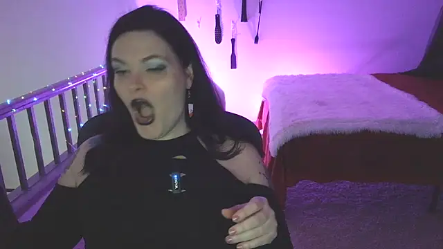 Snapshot of VixieNyx chatting on April 7, 2026, 4:07 pm VixieNyx online show from April 7, 2026, 4:07 pm