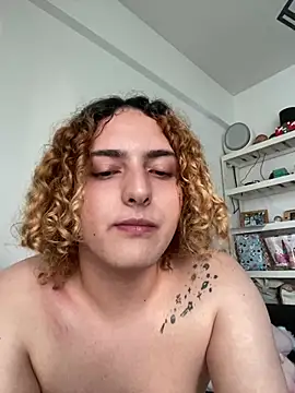 Snapshot of unicorniotrolo chatting on February 16, 2026, 10:17 pm unicorniotrolo online show from February 16, 2026, 10:17 pm