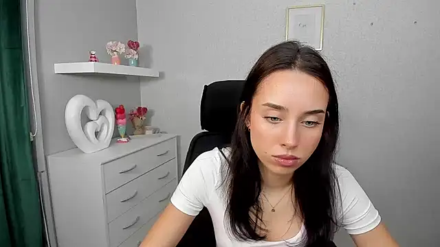 Snapshot of AdeleSolo chatting on March 23, 2026, 6:28 am AdeleSolo online show from March 23, 2026, 6:28 am