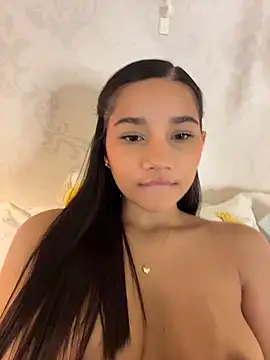 AlessiaVallmont online show from April 30, 2026, 11:09 pm