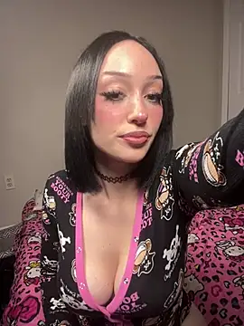 strwbrrymilk online show from March 31, 2026, 3:41 am