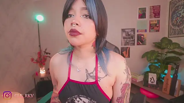 violette clerk1  online show from May 10, 2026, 9:31 pm
