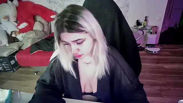 Snapshot of SlankyMic chatting on March 9, 2026, 3:27 pm SlankyMic online show from March 9, 2026, 3:27 pm