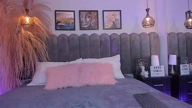Bella  Peach online show from April 29, 2026, 3:32 am