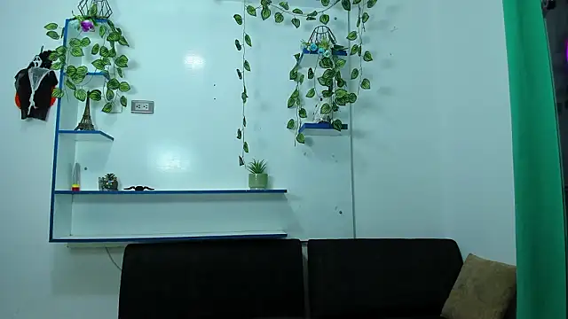 luna sex hot  online show from February 27, 2026, 1:11 pm