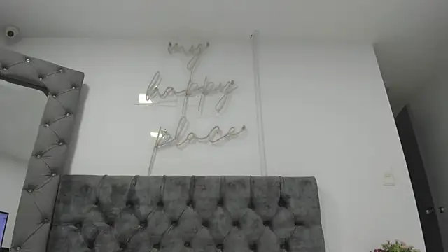 Snapshot of Evelin__thompsson chatting on April 24, 2026, 4:04 am Evelin thompsson online show from April 24, 2026, 4:04 am