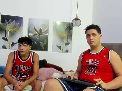 Snapshot of TheNewRedGroup chatting on February 18, 2026, 5:47 am TheNewRedGroup online show from February 18, 2026, 5:47 am