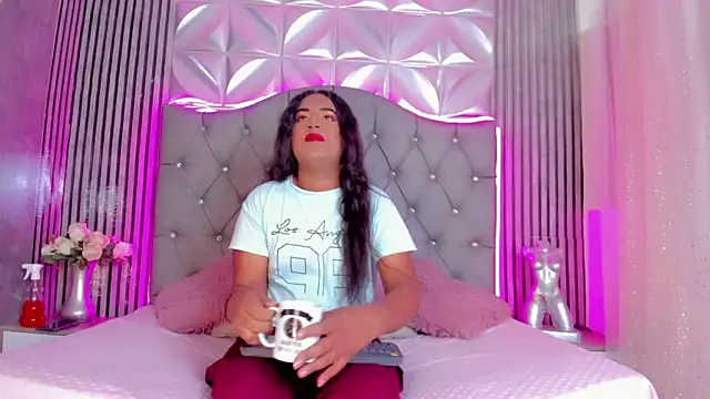 Snapshot of Valentina-Nova- chatting on April 27, 2026, 4:10 am Valentina-Nova- online show from April 27, 2026, 4:10 am