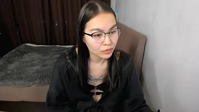 Snapshot of moon_bloom chatting on April 20, 2026, 9:38 pm moon bloom online show from April 20, 2026, 9:38 pm