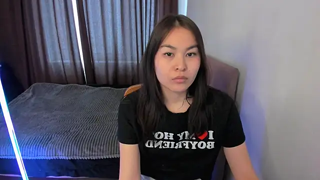 Snapshot of moon_bloom chatting on April 28, 2026, 12:54 pm moon bloom online show from April 28, 2026, 12:54 pm