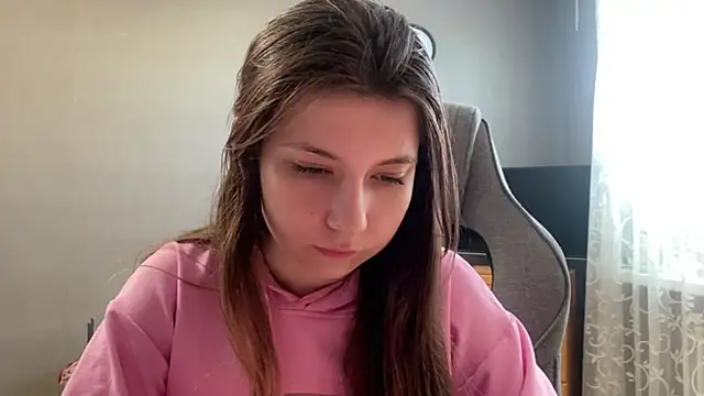 LunnaBliss online show from May 15, 2026, 2:24 pm