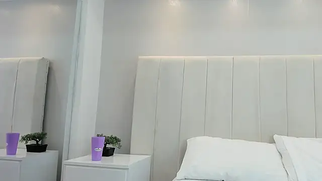 violetta cutest  online show from March 18, 2026, 11:24 am