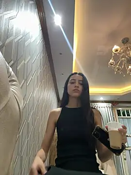 violetta cutest  online show from March 31, 2026, 11:10 am