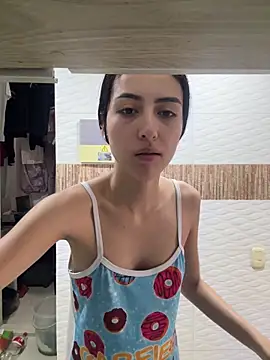 violetta cutest  online show from April 2, 2026, 3:31 pm