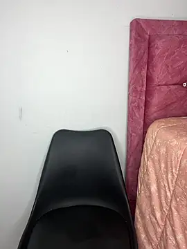 Snapshot of Sofia-squir chatting on April 4, 2026, 12:02 pm Sofia-squir online show from April 4, 2026, 12:02 pm