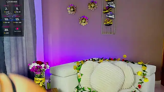 Luna velmont online show from March 19, 2026, 9:19 pm