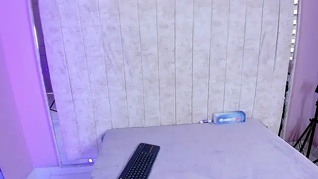  Mishell22 online show from March 10, 2026, 2:22 pm