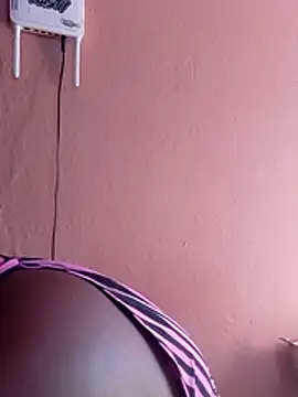 indianstrawberrylips4u online show from February 25, 2026, 6:23 am