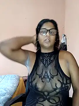 Snapshot of indianstrawberrylips4u chatting on April 17, 2026, 5:54 am indianstrawberrylips4u online show from April 17, 2026, 5:54 am