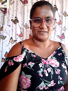 Snapshot of indianstrawberrylips4u chatting on May 2, 2026, 10:53 am indianstrawberrylips4u online show from May 2, 2026, 10:53 am