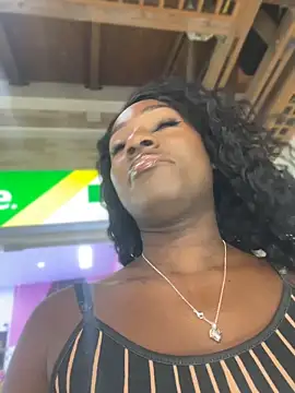 ZarahFerreira online show from May 13, 2026, 11:33 pm