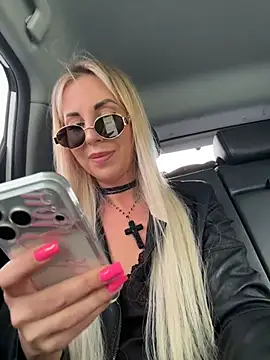 Snapshot of LisaMurr chatting on April 24, 2026, 9:12 am LisaMurr online show from April 24, 2026, 9:12 am