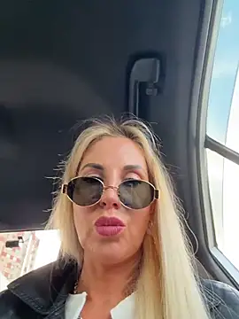 Snapshot of LisaMurr chatting on April 27, 2026, 1:31 pm LisaMurr online show from April 27, 2026, 1:31 pm