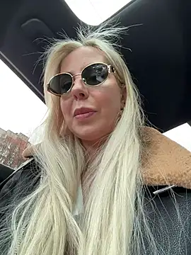 Snapshot of LisaMurr chatting on April 29, 2026, 10:52 am LisaMurr online show from April 29, 2026, 10:52 am