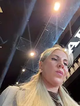Snapshot of LisaMurr chatting on May 7, 2026, 12:21 pm LisaMurr online show from May 7, 2026, 12:21 pm