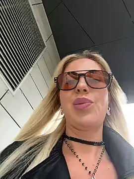 Snapshot of LisaMurr chatting on May 15, 2026, 11:06 am LisaMurr online show from May 15, 2026, 11:06 am