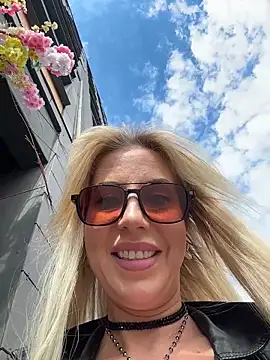 Snapshot of LisaMurr chatting on May 22, 2026, 12:11 pm LisaMurr online show from May 22, 2026, 12:11 pm