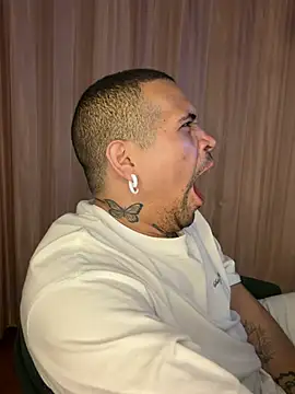 Snapshot of Simone026 chatting on March 13, 2026, 1:01 am Simone026 online show from March 13, 2026, 1:01 am