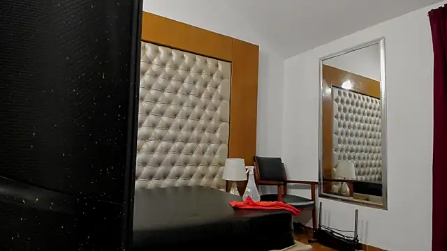 IsabellaaLux  online show from May 14, 2026, 8:26 pm