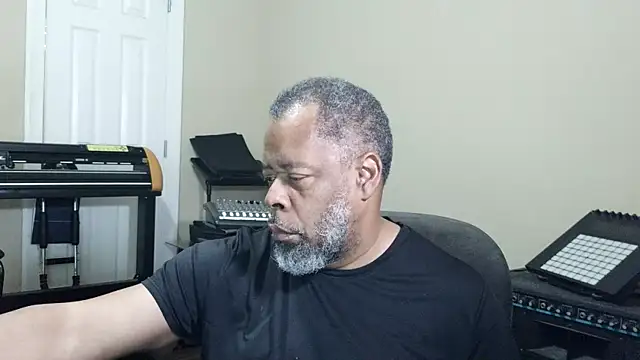 Cleozevo1961 online show from April 29, 2026, 4:11 pm