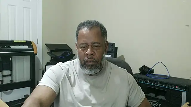 Snapshot of Cleozevo1961 chatting on April 30, 2026, 5:30 pm Cleozevo1961 online show from April 30, 2026, 5:30 pm