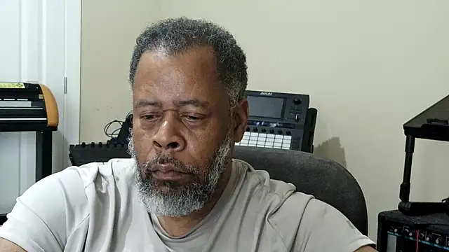 Snapshot of Cleozevo1961 chatting on May 4, 2026, 5:31 pm Cleozevo1961 online show from May 4, 2026, 5:31 pm