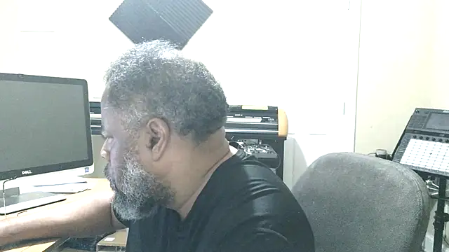 Snapshot of Cleozevo1961 chatting on May 20, 2026, 11:27 am Cleozevo1961 online show from May 20, 2026, 11:27 am