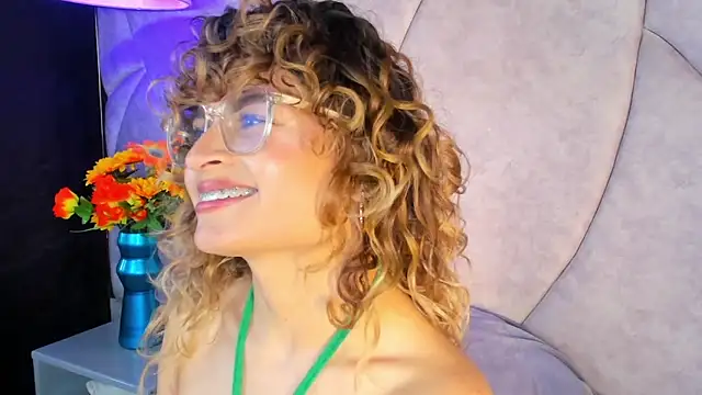 Emili Rousee  online show from February 17, 2026, 7:31 pm