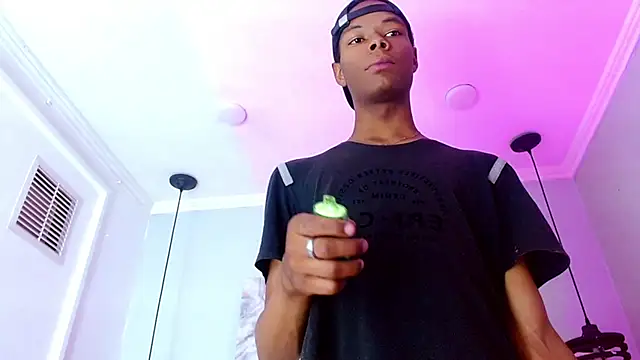 Snapshot of Santiago_Ortiz_ chatting on March 12, 2026, 1:50 pm Santiago Ortiz online show from March 12, 2026, 1:50 pm