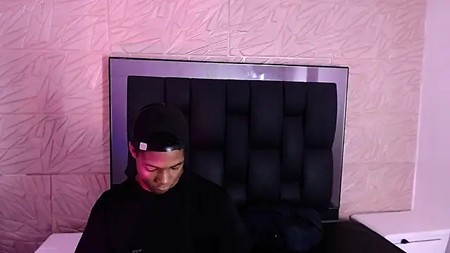 Snapshot of Santiago_Ortiz_ chatting on March 13, 2026, 3:07 pm Santiago Ortiz online show from March 13, 2026, 3:07 pm