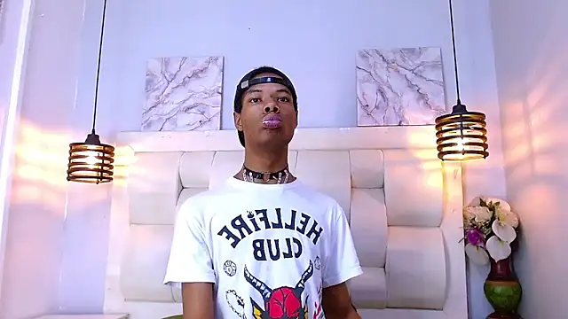 Snapshot of Santiago_Ortiz_ chatting on April 10, 2026, 6:56 pm Santiago Ortiz online show from April 10, 2026, 6:56 pm