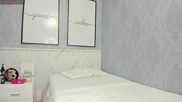 Snapshot of beautydoll18_ chatting on April 7, 2026, 10:26 am beautydoll18 online show from April 7, 2026, 10:26 am