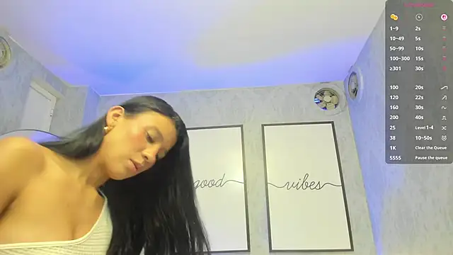 Snapshot of beautydoll18_ chatting on April 17, 2026, 10:18 am beautydoll18 online show from April 17, 2026, 10:18 am