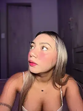 Snapshot of Dulce_Sofi_ chatting on March 20, 2026, 8:14 pm Dulce Sofi online show from March 20, 2026, 8:14 pm