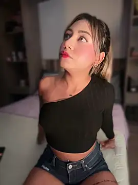 Snapshot of Dulce_Sofi_ chatting on April 24, 2026, 11:07 pm Dulce Sofi online show from April 24, 2026, 11:07 pm