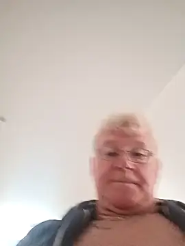 Snapshot of olivbisoumis chatting on March 19, 2026, 6:28 am olivbisoumis online show from March 19, 2026, 6:28 am