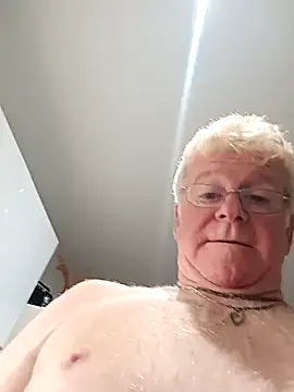 Snapshot of olivbisoumis chatting on April 6, 2026, 4:57 am olivbisoumis online show from April 6, 2026, 4:57 am