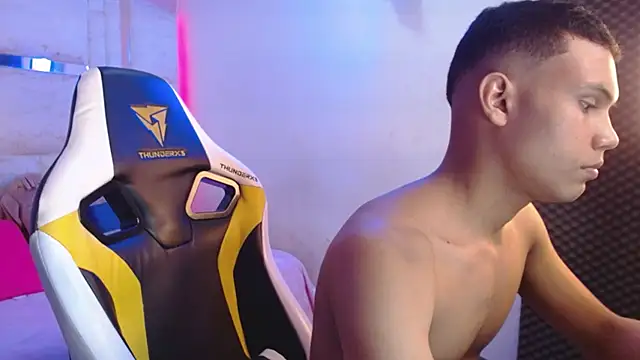 Axel 055 online show from February 18, 2026, 1:40 pm