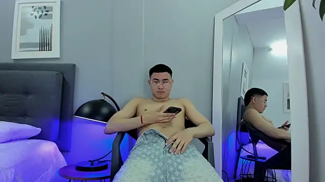 Snapshot of Milo_Bloom chatting on March 26, 2026, 3:56 am Milo Bloom online show from March 26, 2026, 3:56 am