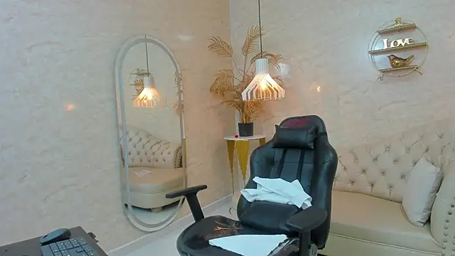 CAAMII SWEETT online show from May 6, 2026, 7:52 pm